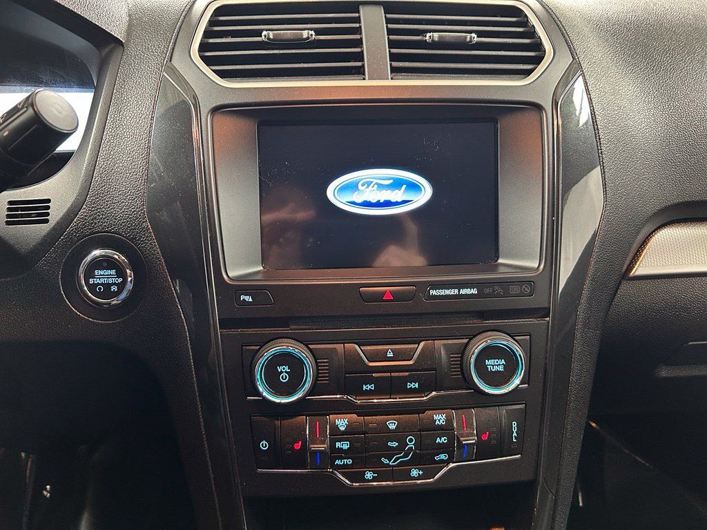 Used 2017 Ford Explorer XLT w/ Equipment Group 202A AWD/4WD image 19