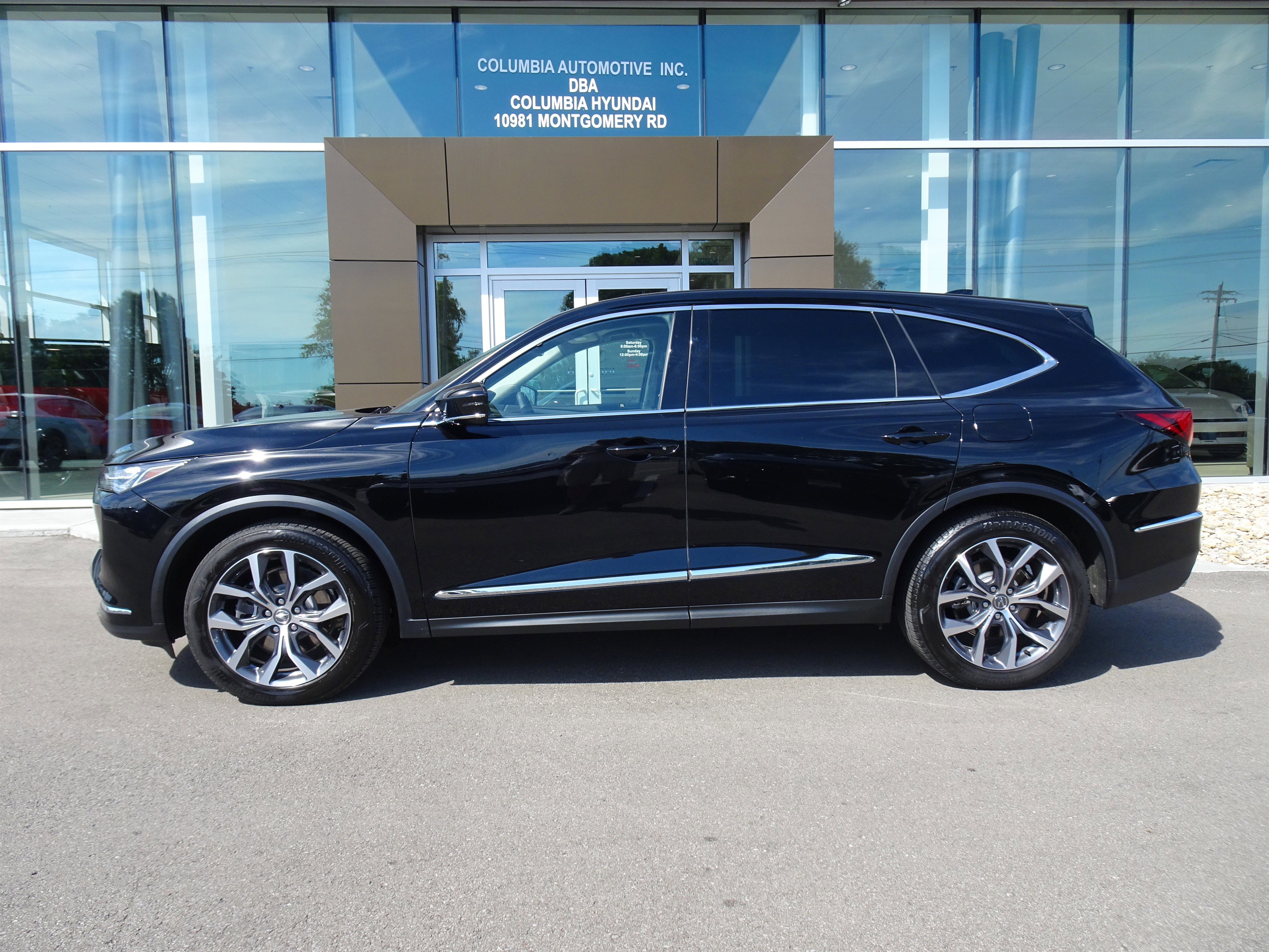 Used 2023 Acura MDX SH-AWD w/ Technology Package image 2