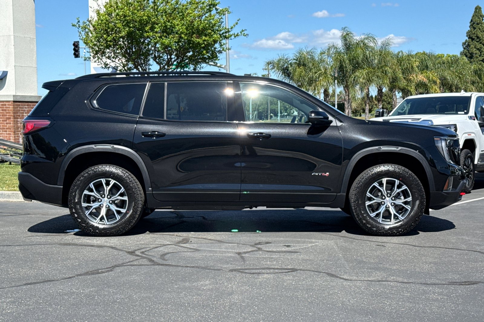 New 2026 GMC Acadia AT4 w/ LPO, Floor Liner Package AWD/4WD image 3