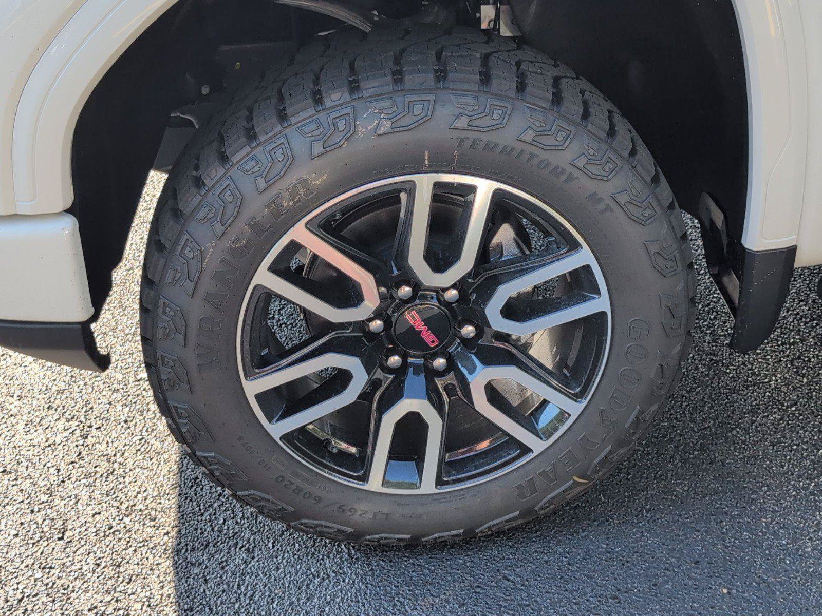 New 2026 GMC Sierra 1500 AT4 w/ AT4 Premium Package AWD/4WD image 9