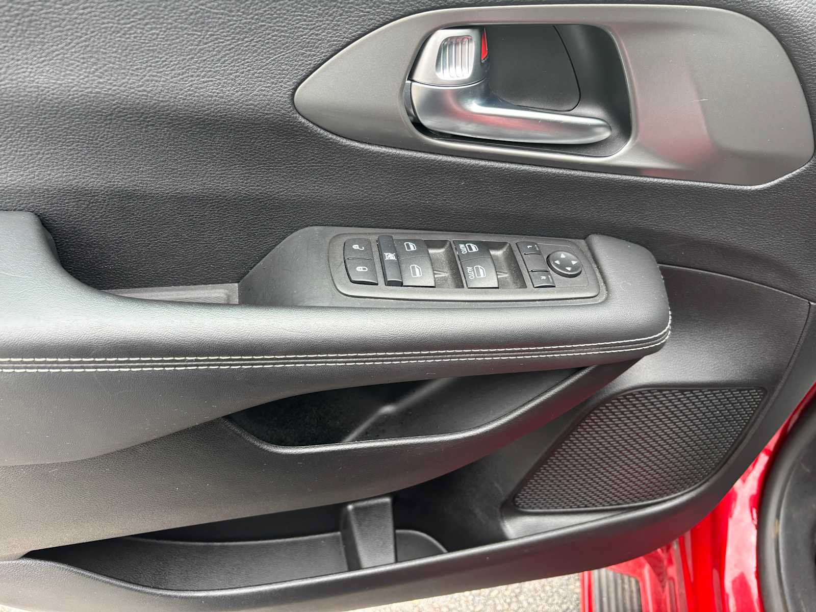 Used 2025 Chrysler Voyager LX FWD image 20