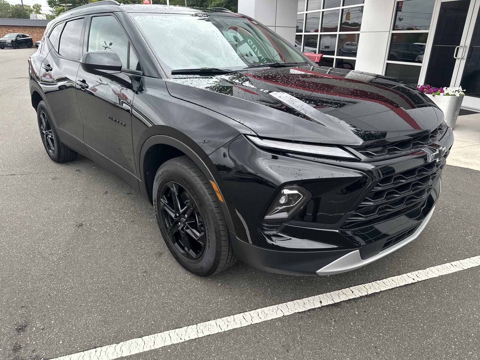 Used 2024 Chevrolet Blazer LT w/ Convenience Package FWD image 2