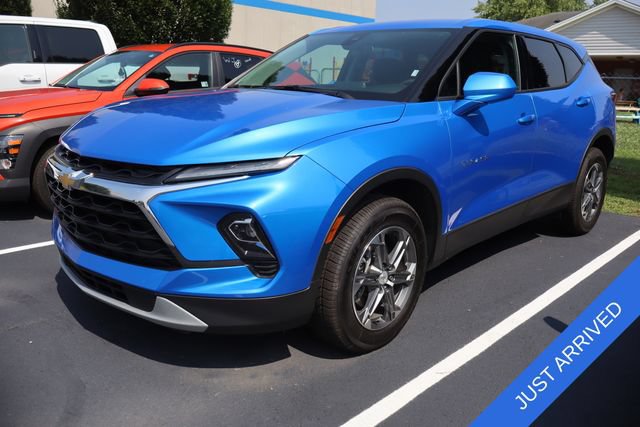 Used 2025 Chevrolet Blazer LT AWD/4WD image 1