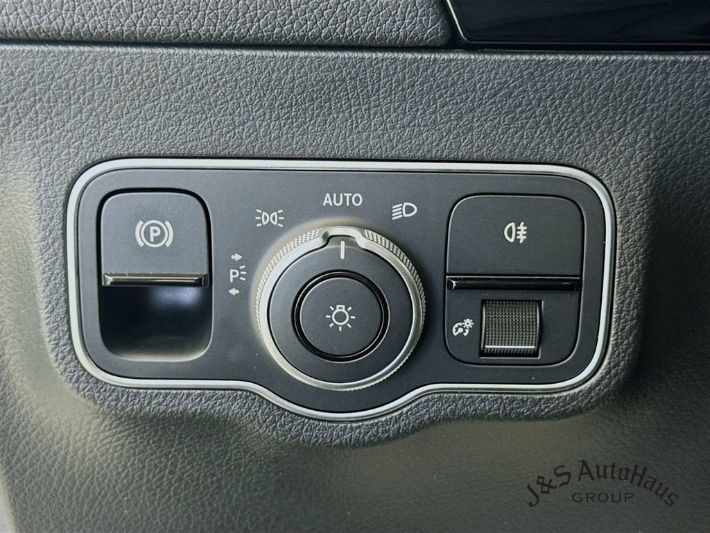 Used 2025 Mercedes-Benz GLA 35 AMG 4MATIC image 10