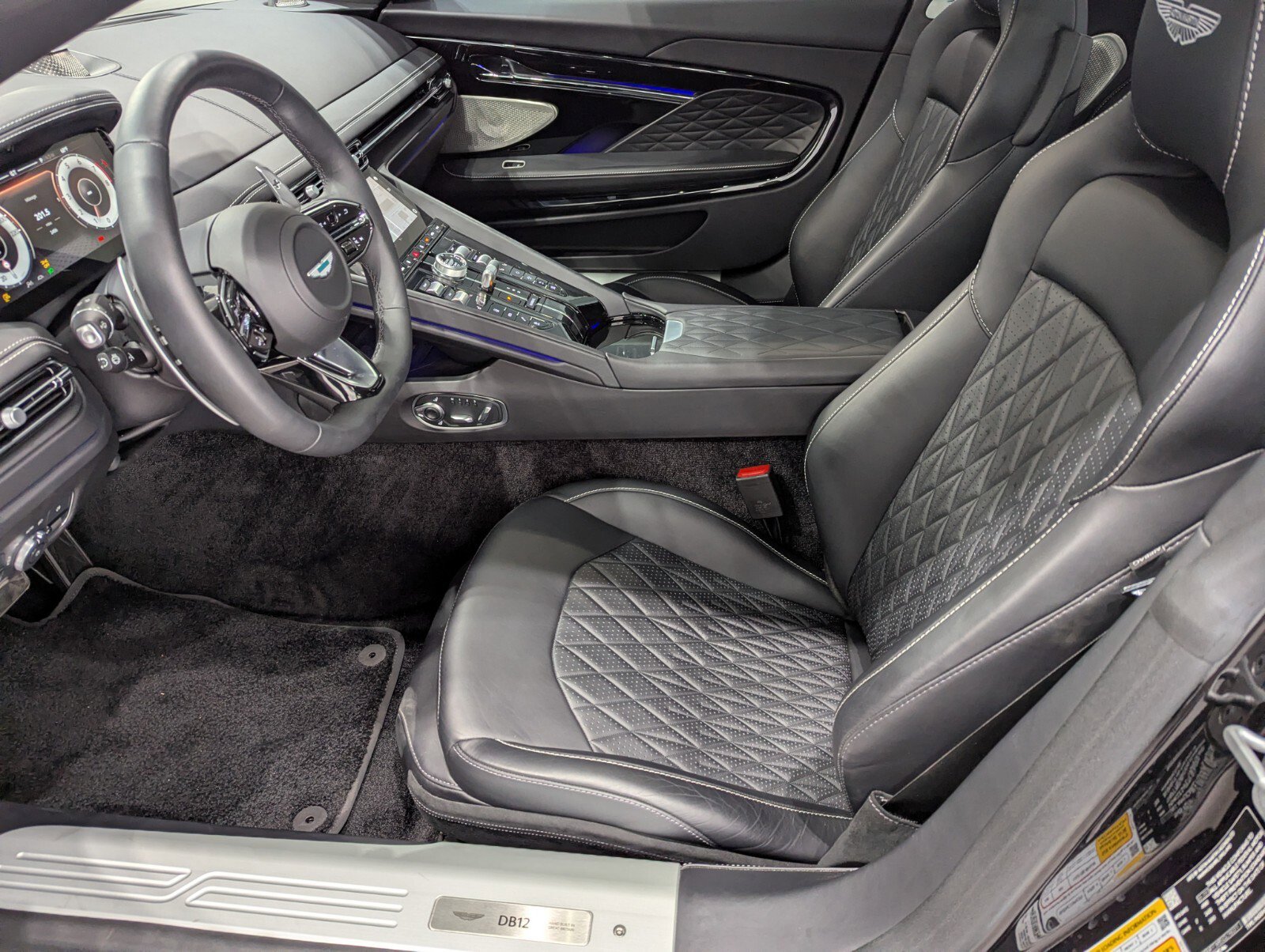 Used 2025 Aston Martin DB12 Coupe image 19