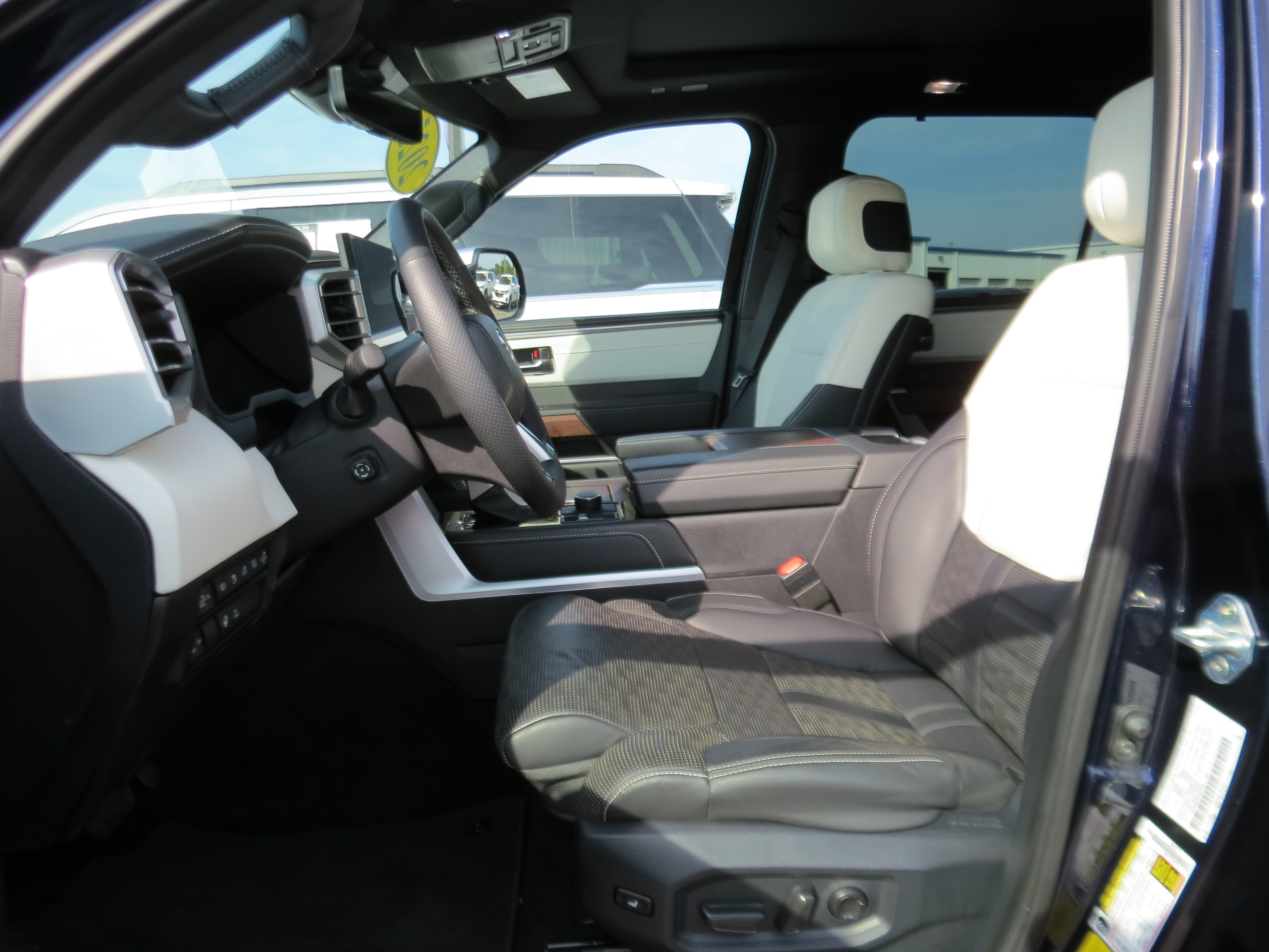 Used 2025 Toyota Sequoia Capstone AWD/4WD image 15