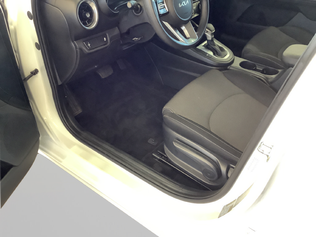 Certified 2022 Kia Forte LXS FWD image 29