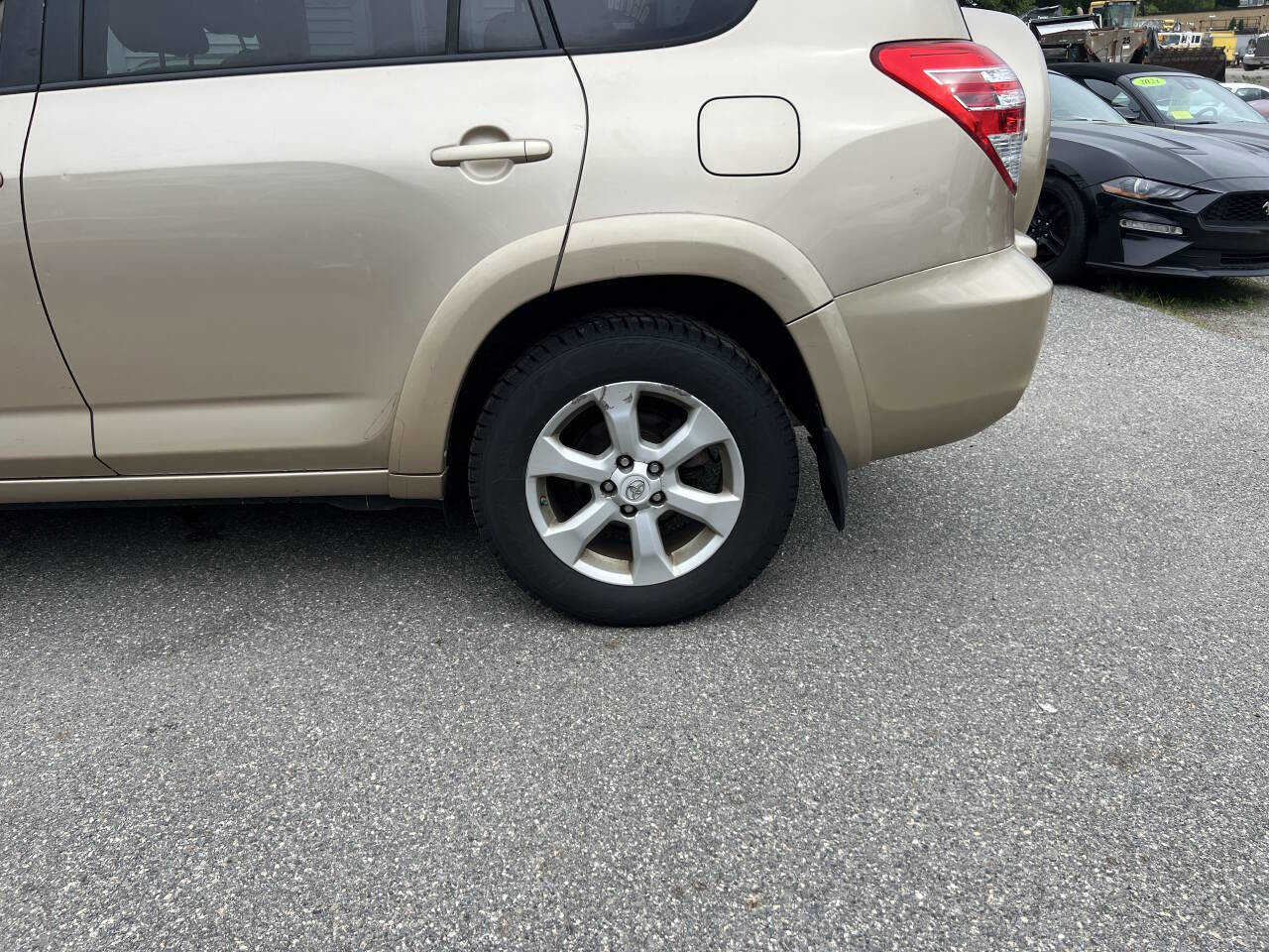 Used 2011 Toyota RAV4 Limited w/ Limited Extra Value Pkg AWD/4WD image 31