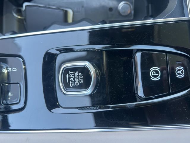 New 2026 Volvo XC90 B5 Core w/ Protection Package Premier image 18