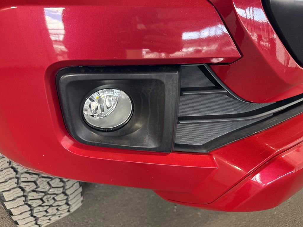 Used 2016 Toyota Tacoma SR image 12