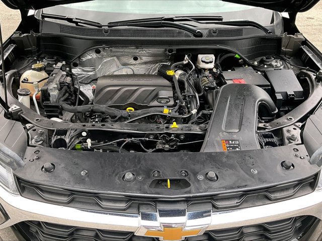 Used 2025 Chevrolet Trax LT FWD image 11