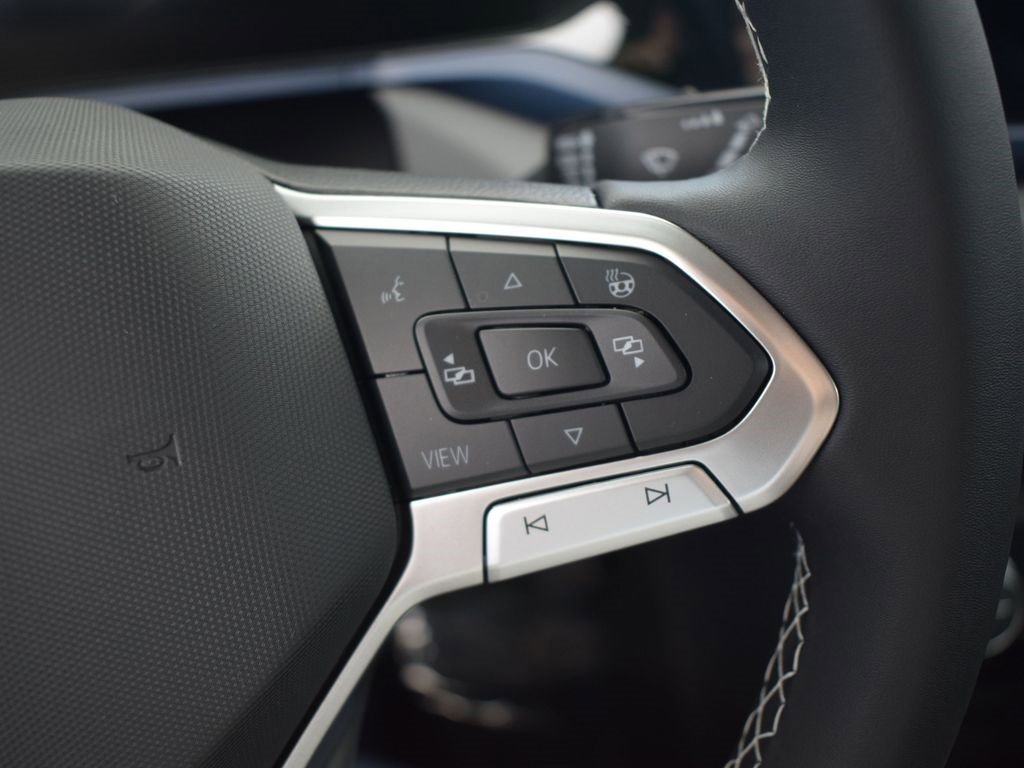 Used 2024 Volkswagen Taos SE image 28