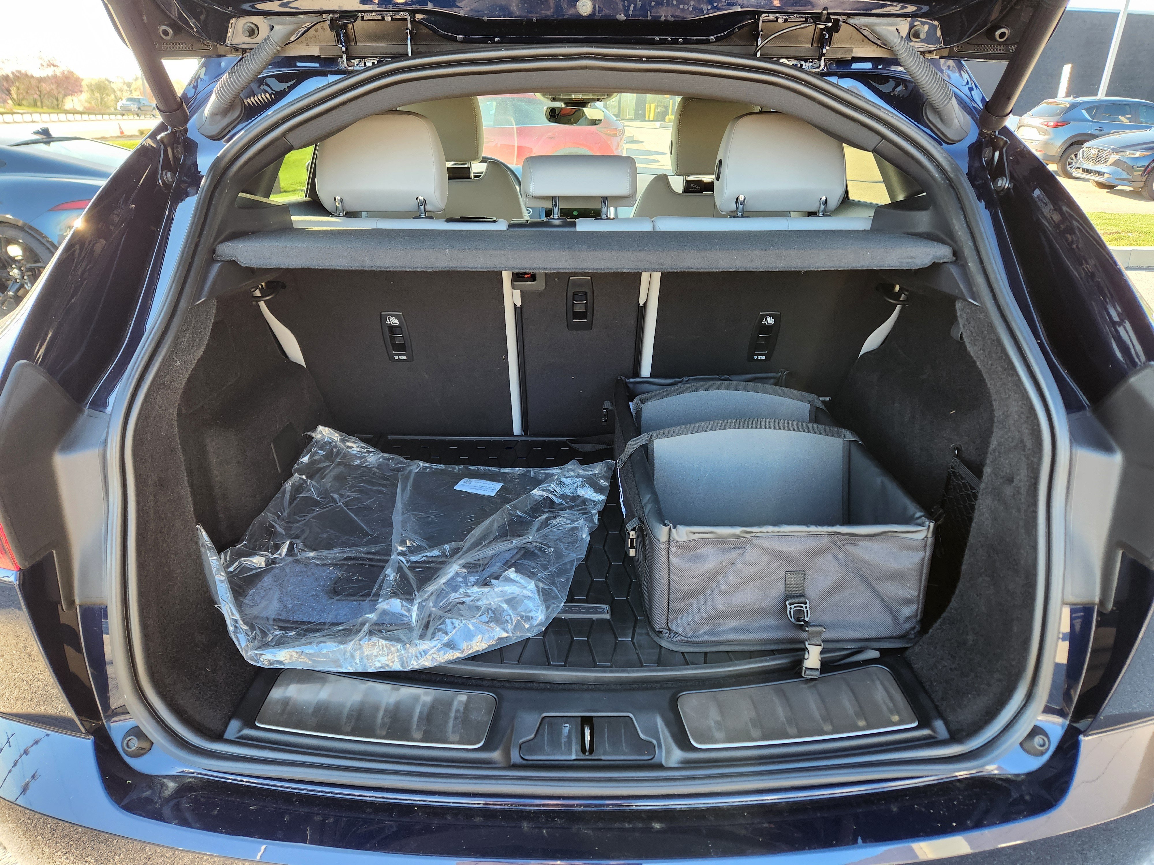 Certified 2024 Jaguar E-PACE R-Dynamic SE AWD/4WD image 8