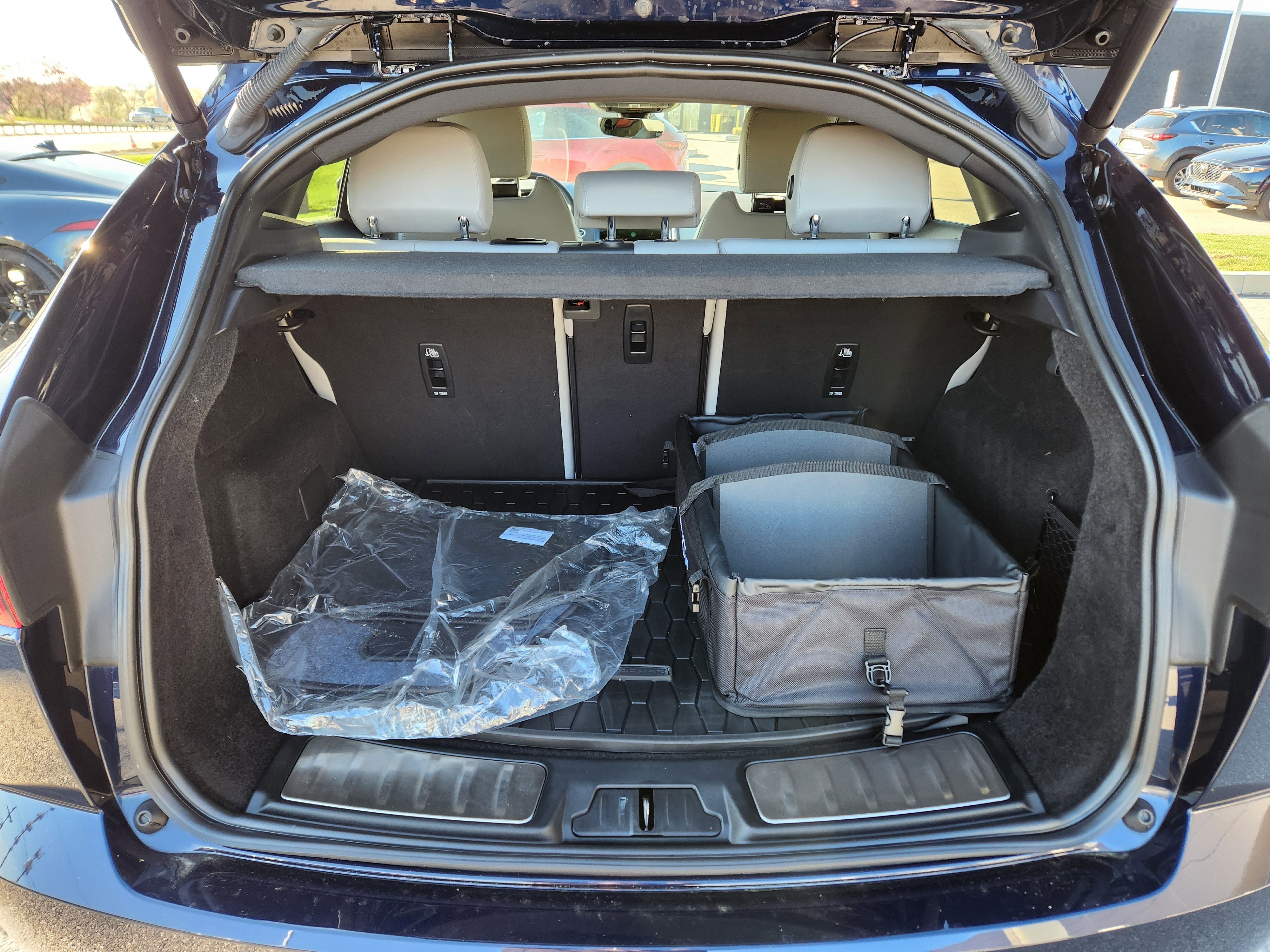 Certified 2024 Jaguar E-PACE R-Dynamic SE image 8