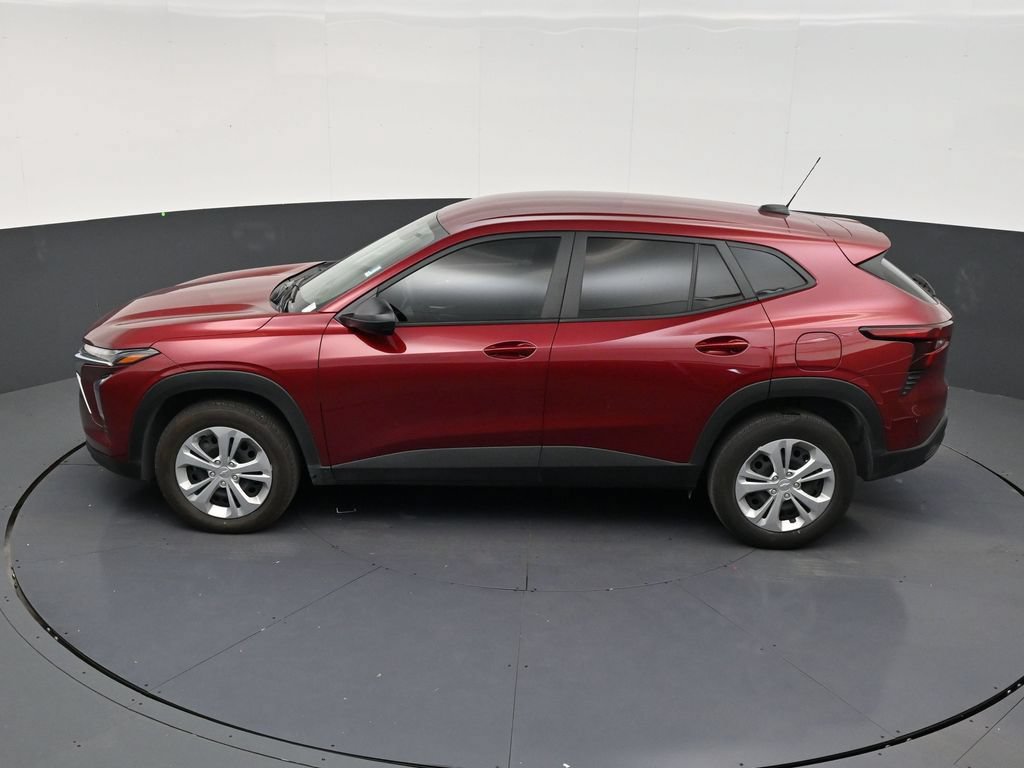 Used 2025 Chevrolet Trax LS FWD image 13