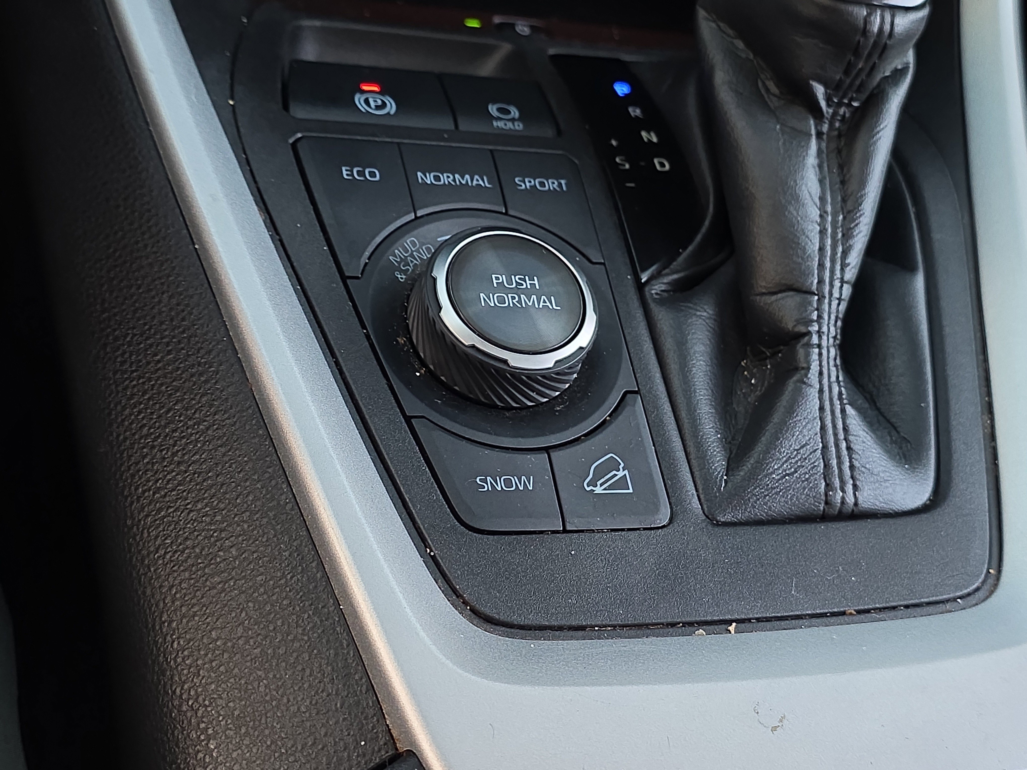 Used 2022 Toyota RAV4 Limited image 25