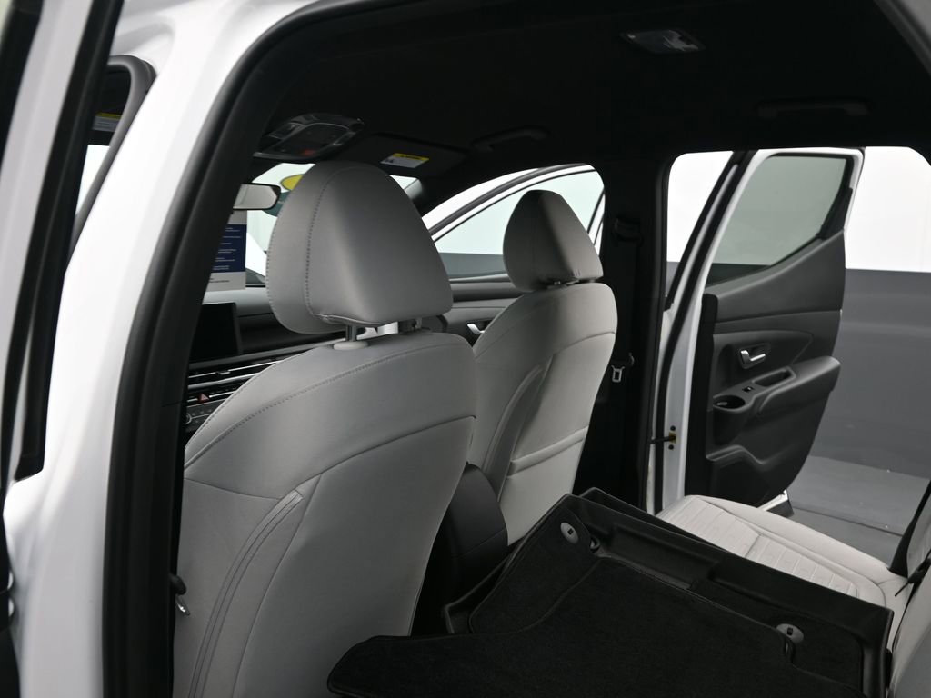 Certified 2026 Hyundai Santa Cruz SE image 11