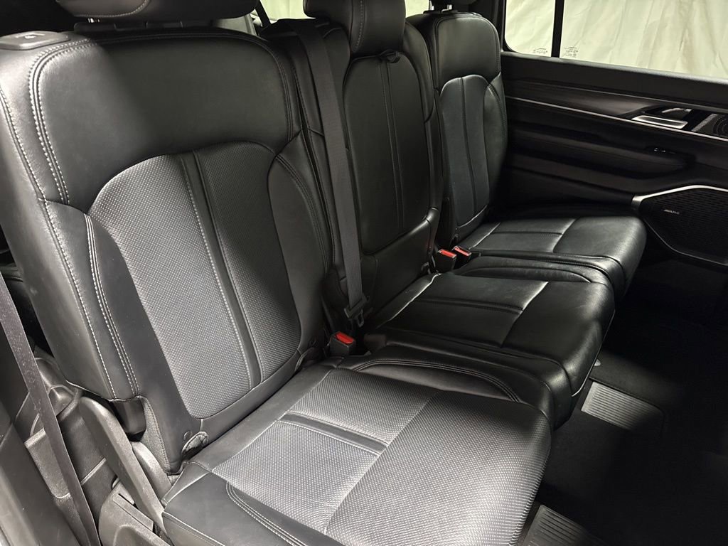 Used 2024 Jeep Wagoneer L Series II image 12