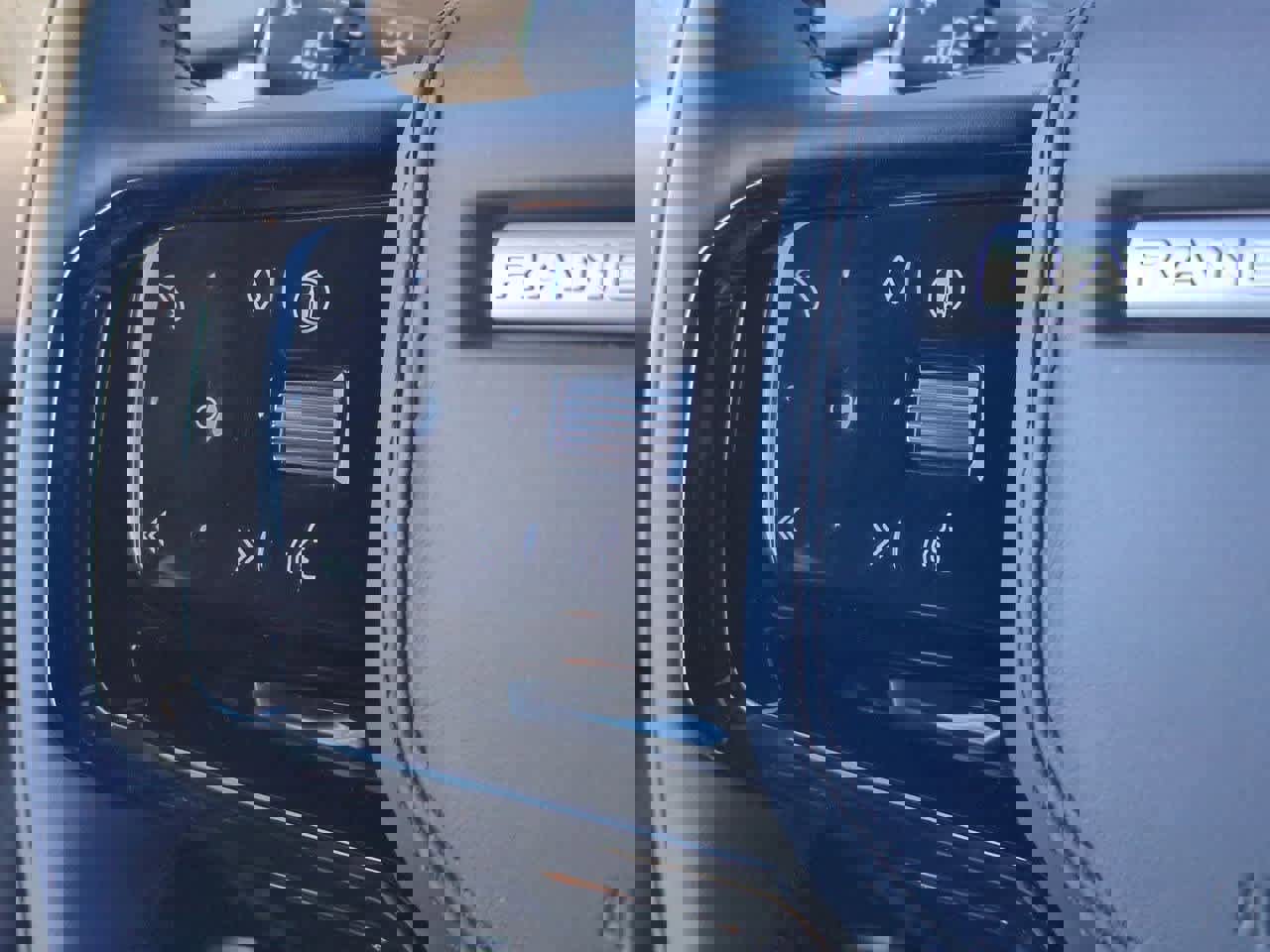 New 2025 Land Rover Range Rover Sport Dynamic SE image 24