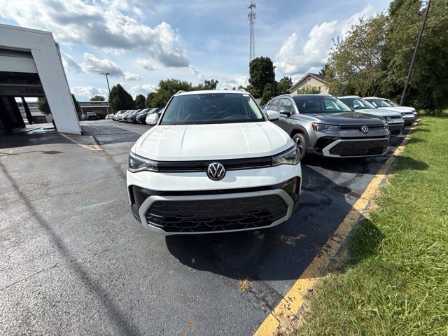 New 2026 Volkswagen Taos SE AWD/4WD image 2