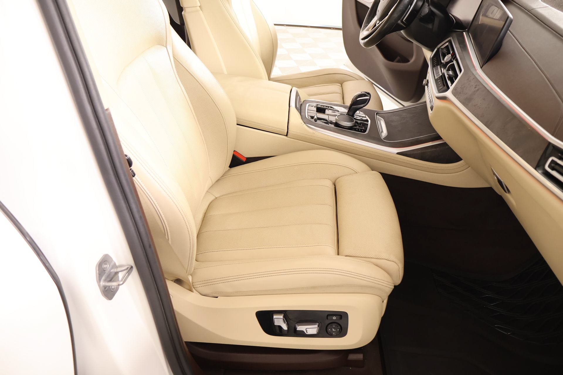 Used 2019 BMW X7 xDrive40i w/ Luxury Seating Package AWD/4WD image 15