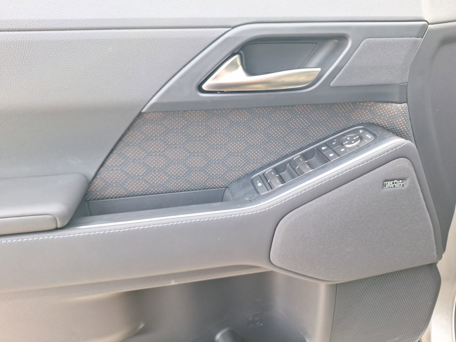 Used 2025 Lexus GX 550 image 16