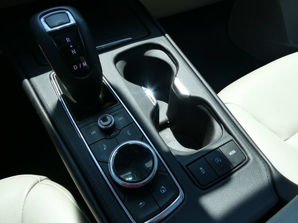 Used 2019 Cadillac XT4 Luxury w/ Cold Weather Package FWD image 28