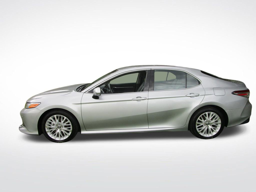 Used 2018 Toyota Camry XLE image 2