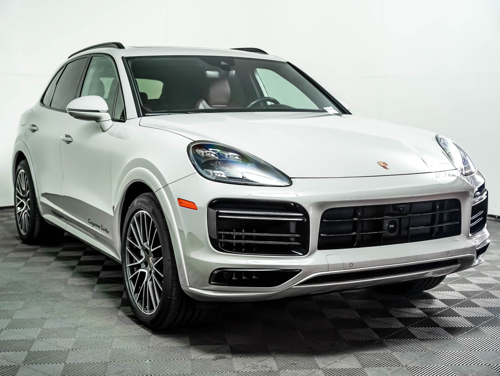 Certified 2023 Porsche Cayenne Turbo AWD/4WD image 8