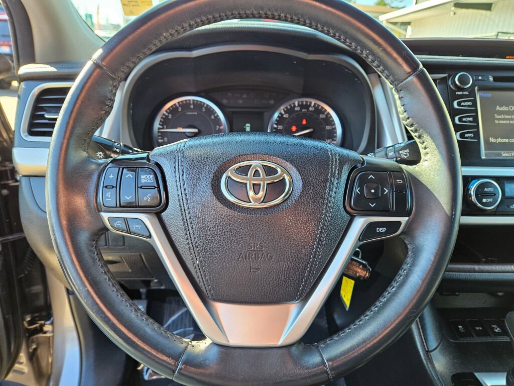 Used 2016 Toyota Highlander Plus image 2