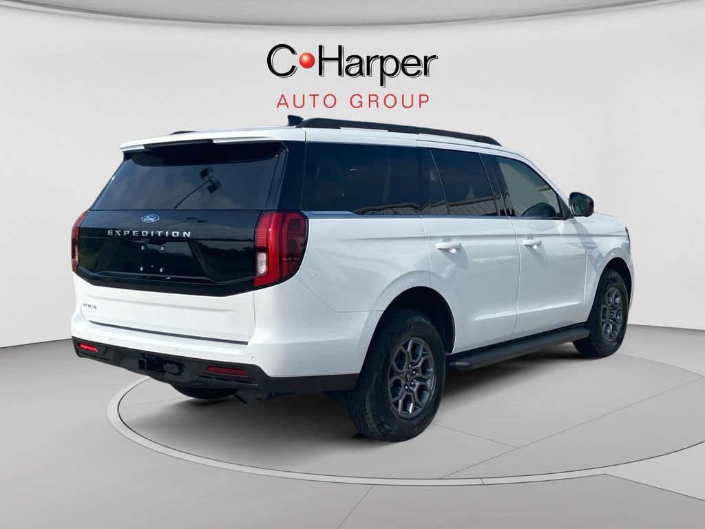 Used 2025 Ford Expedition Active AWD/4WD image 3