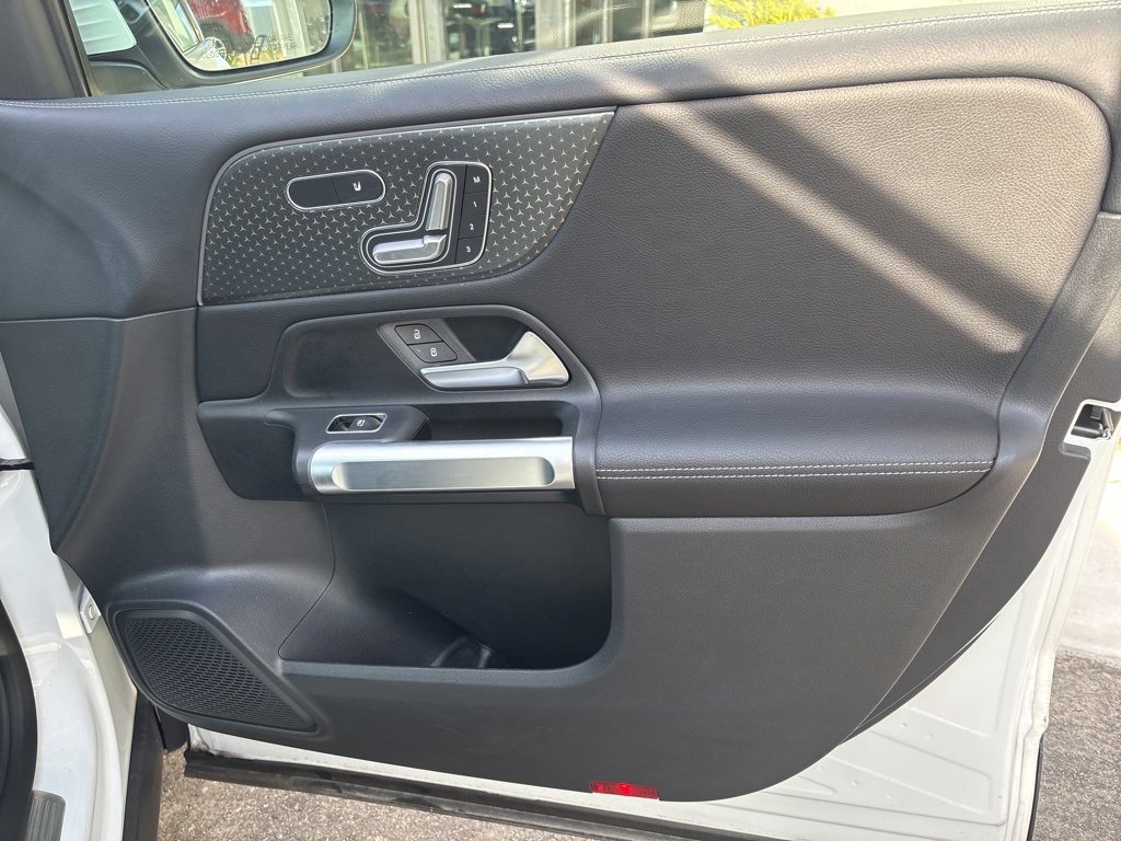 Used 2024 Mercedes-Benz GLB 250 image 23