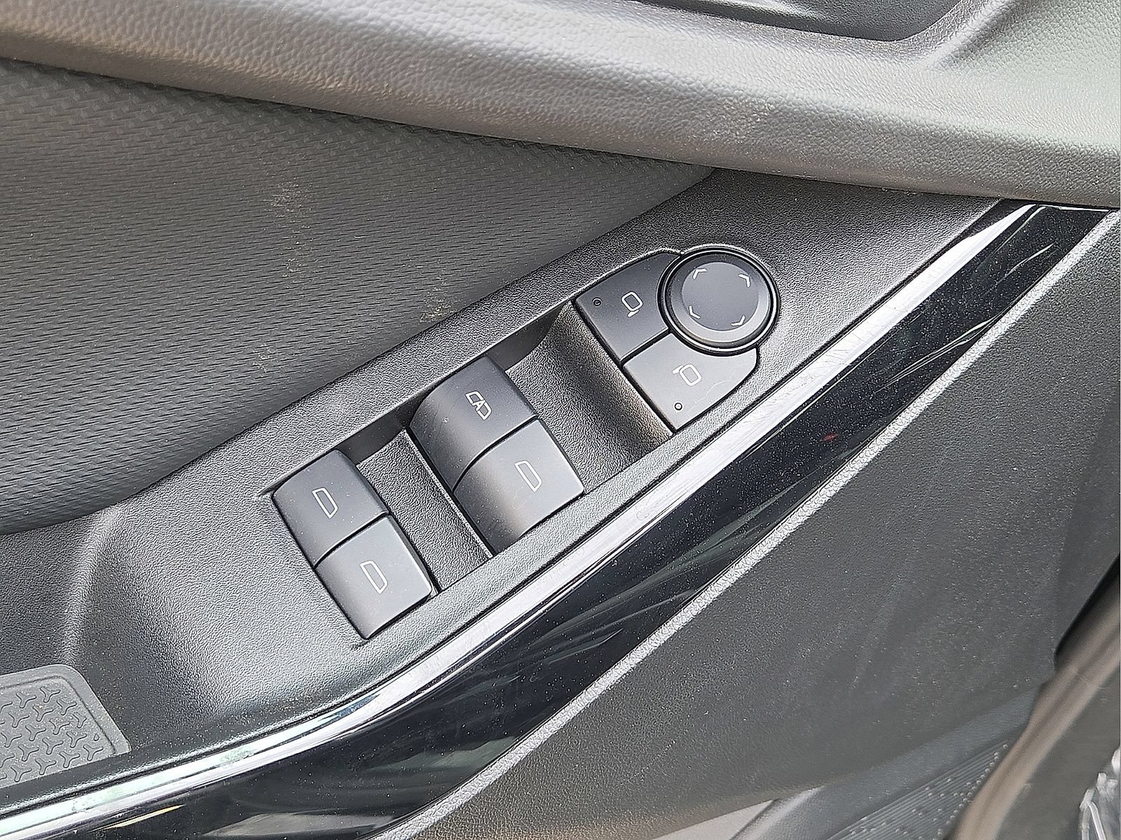 Used 2025 Chevrolet Equinox LT AWD/4WD image 21