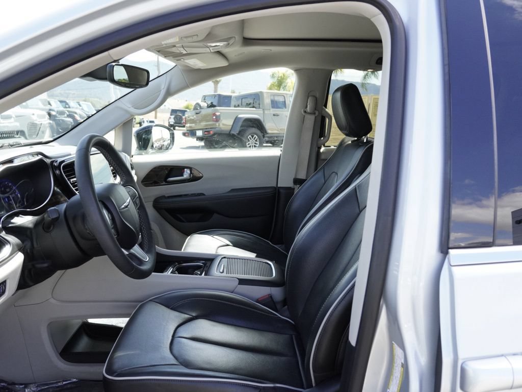 Used 2024 Chrysler Pacifica Limited FWD image 20
