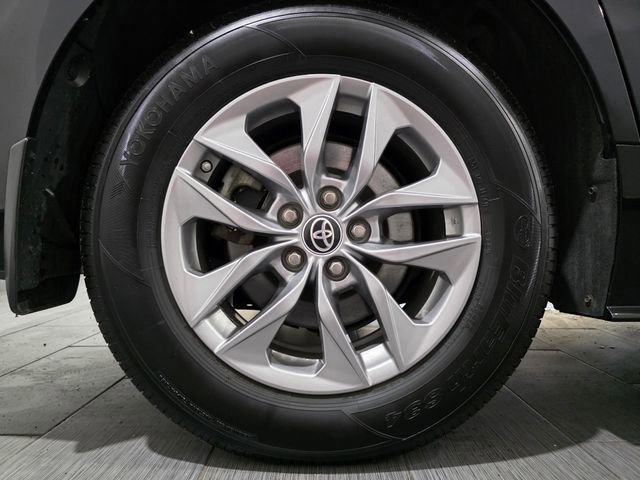Used 2023 Toyota Sienna XLE FWD image 25