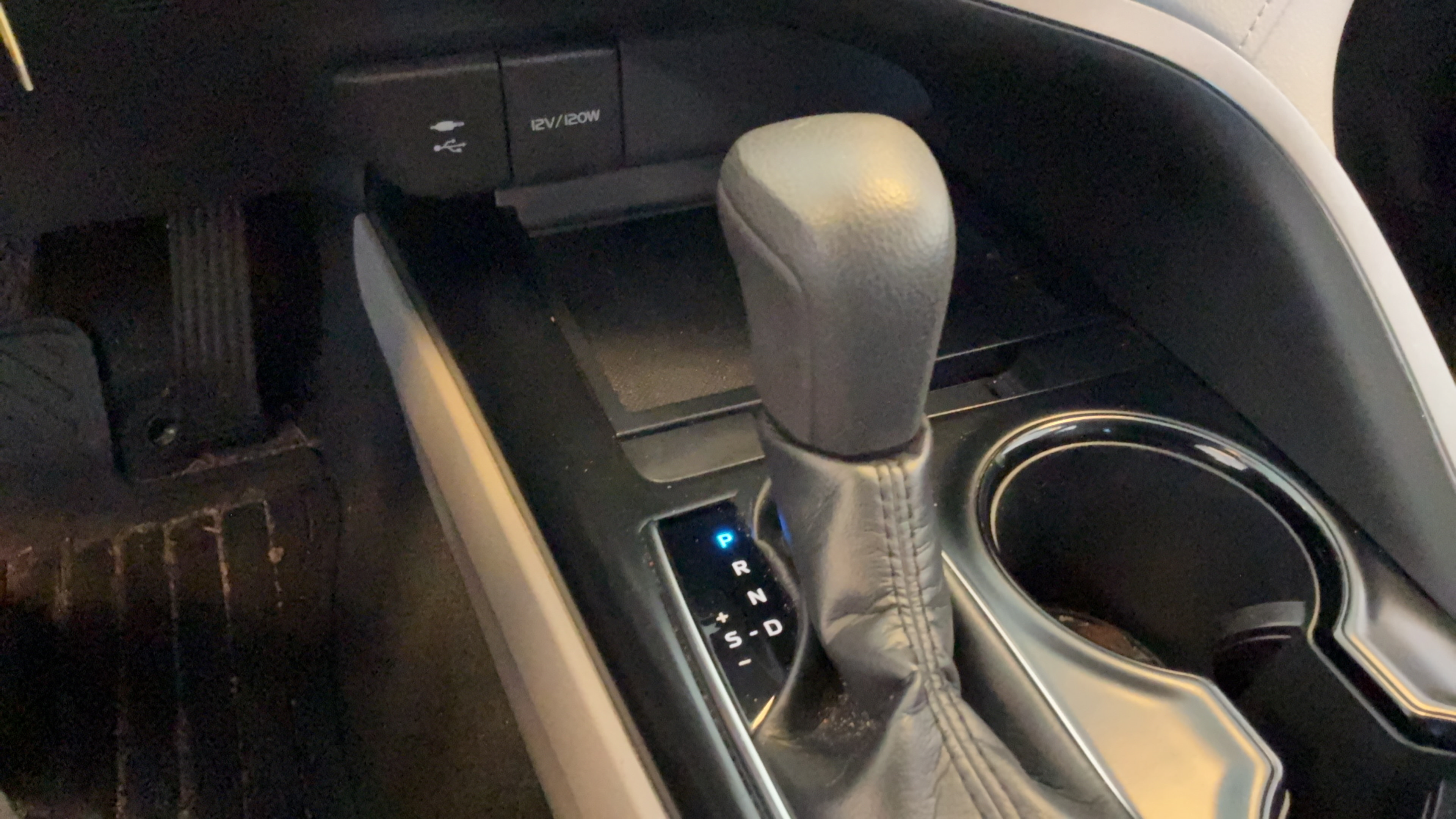 Used 2019 Toyota Camry LE FWD image 16