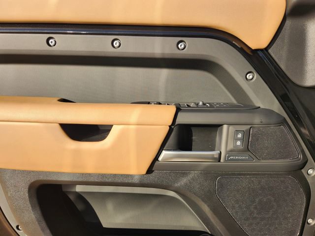 Used 2026 Land Rover Defender 110 S image 16