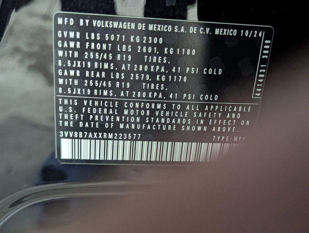 Used 2024 Volkswagen Tiguan SE R-Line image 36