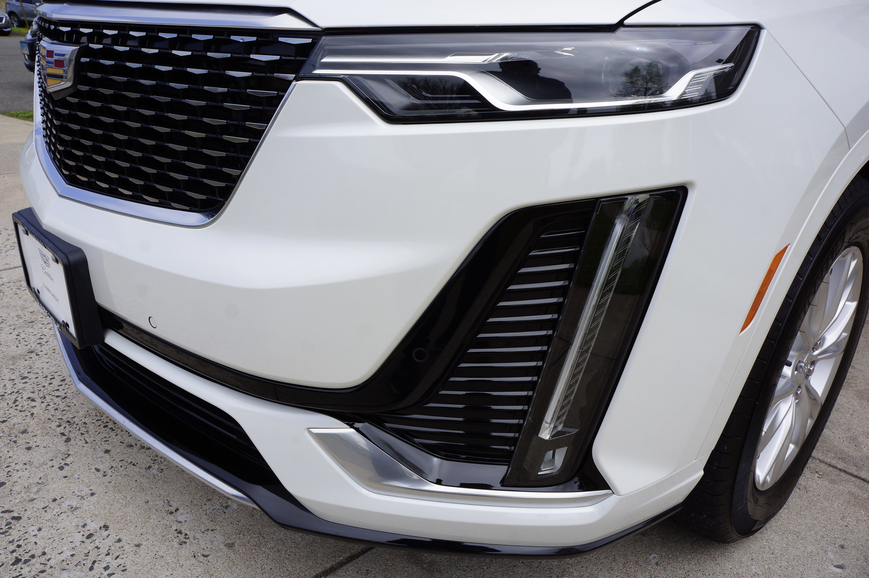 Used 2024 Cadillac XT6 Luxury w/ LPO, Floor Liner Package image 16