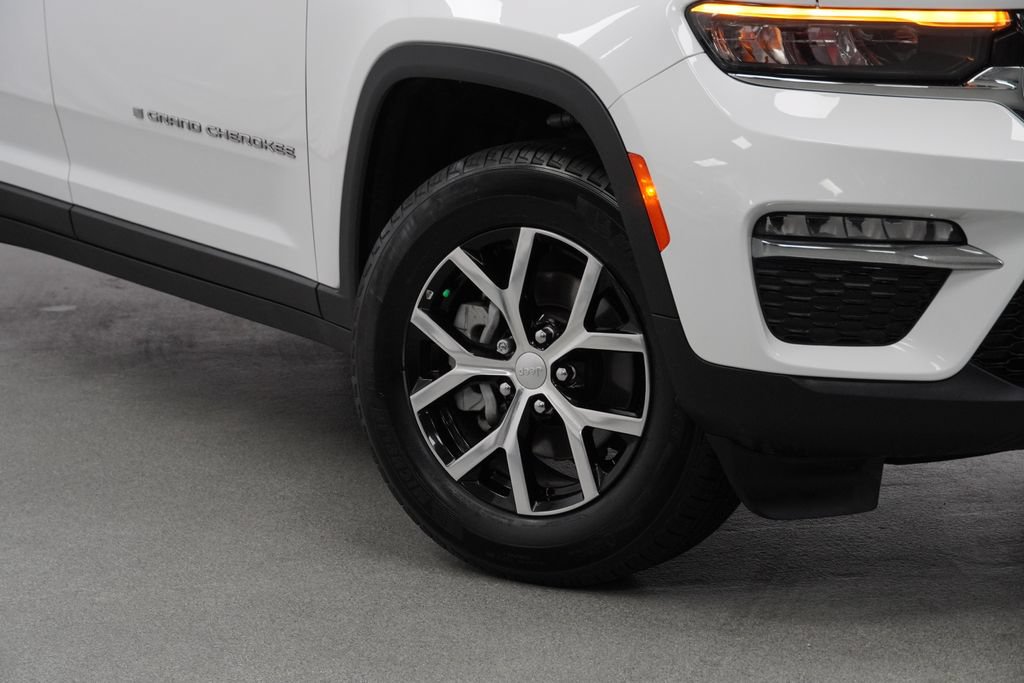 Certified 2025 Jeep Grand Cherokee Limited AWD/4WD image 4