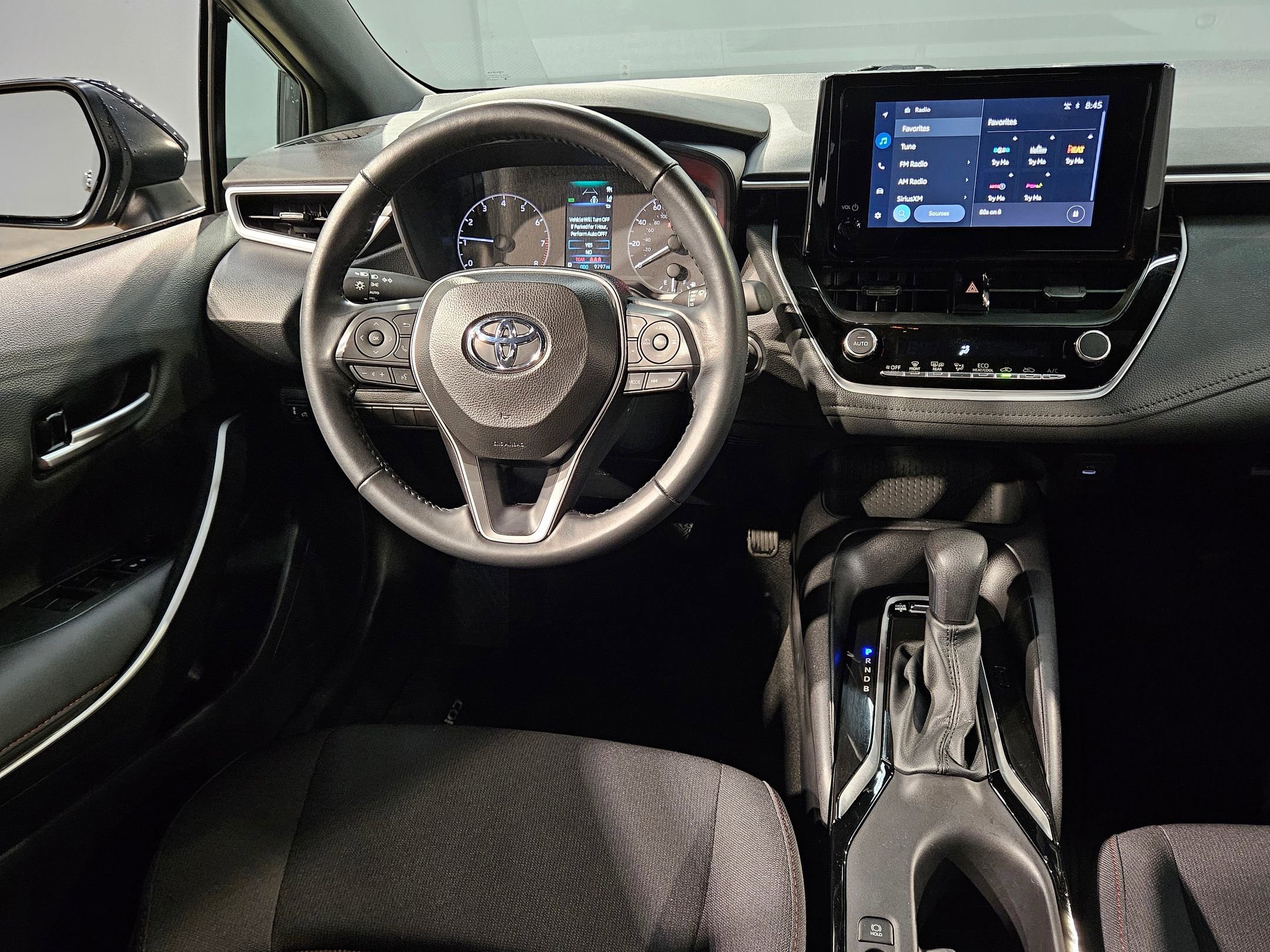 Used 2025 Toyota Corolla SE image 9