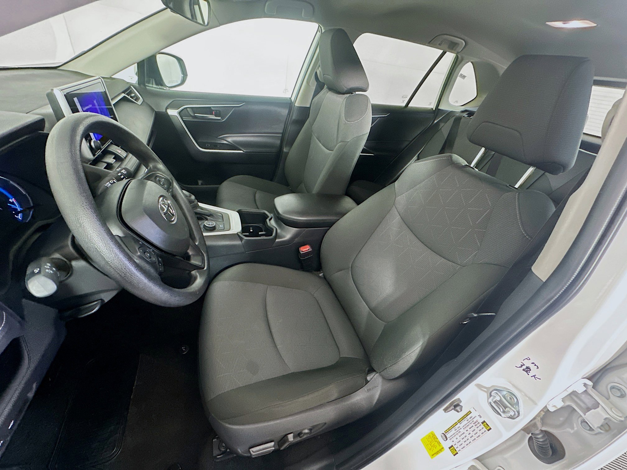 Used 2025 Toyota RAV4 XLE AWD/4WD image 13