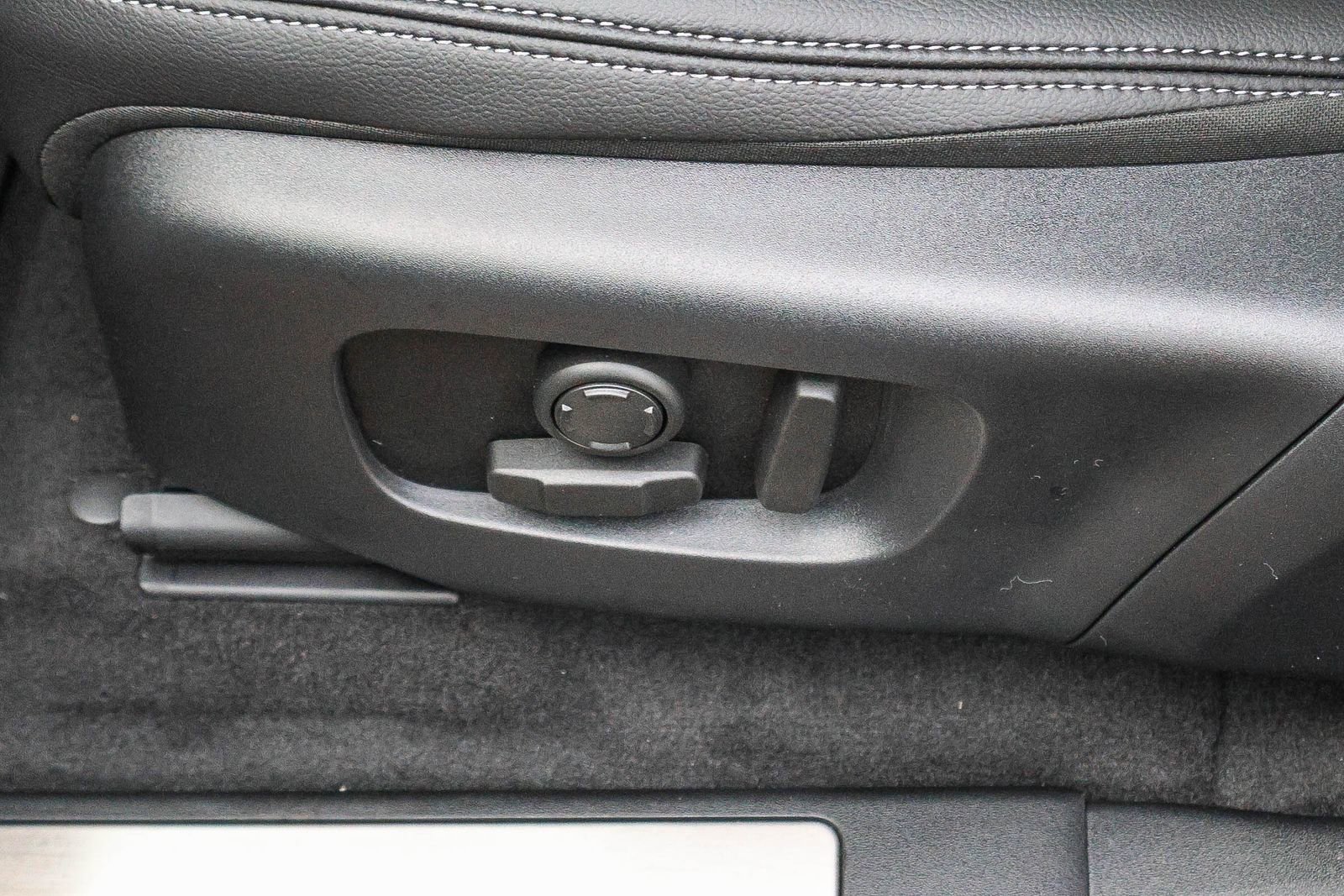 New 2026 Land Rover Discovery Sport Landmark image 30