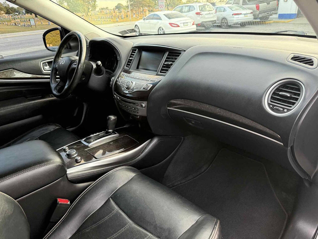 Used 2015 INFINITI QX60 AWD w/ Premium Package image 17