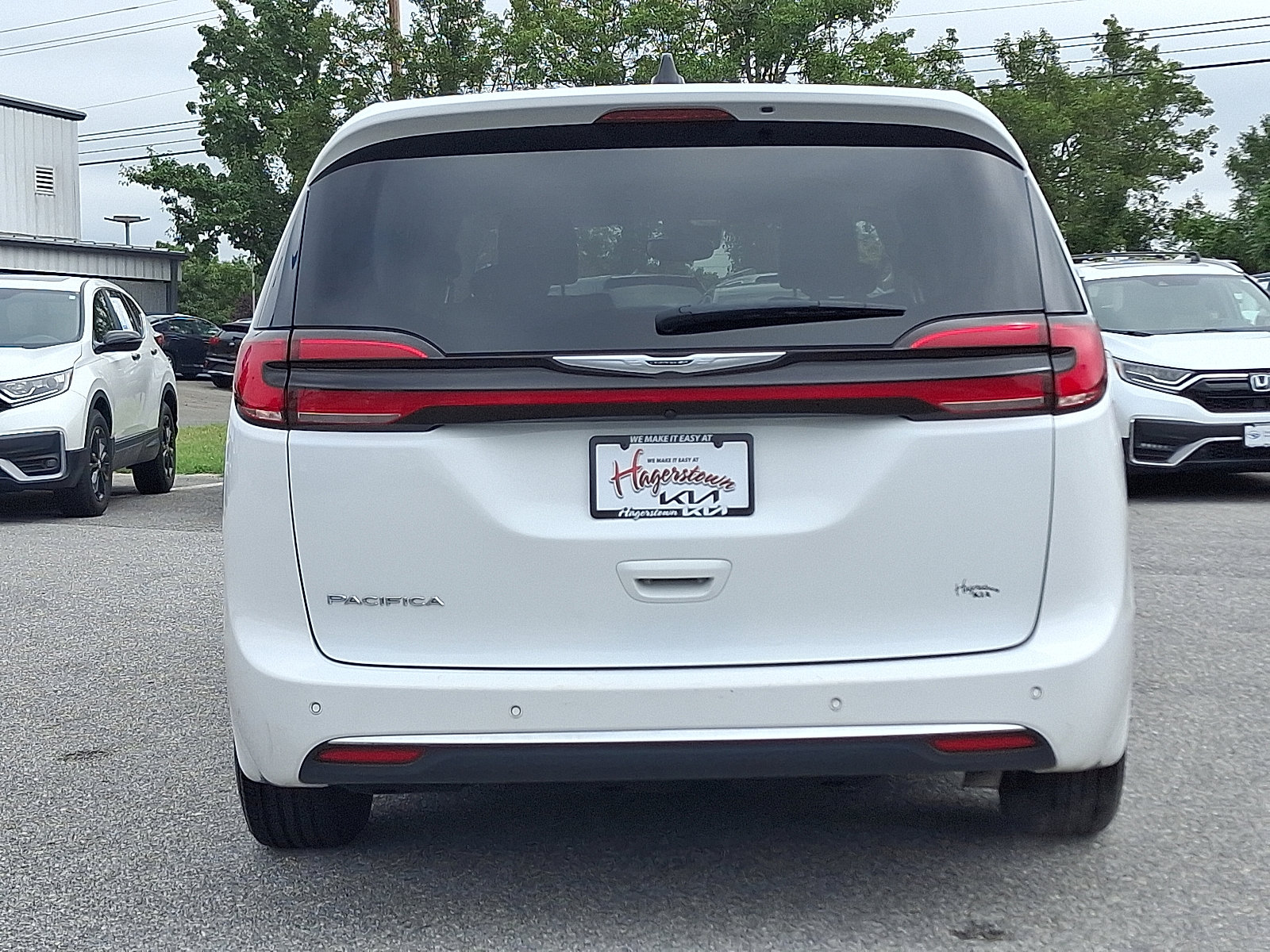 Used 2024 Chrysler Pacifica Touring-L image 5