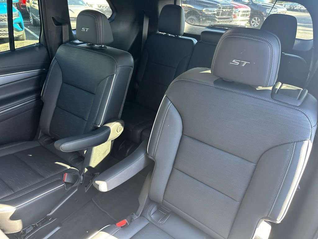 Used 2025 Buick Enclave Sport Touring image 11