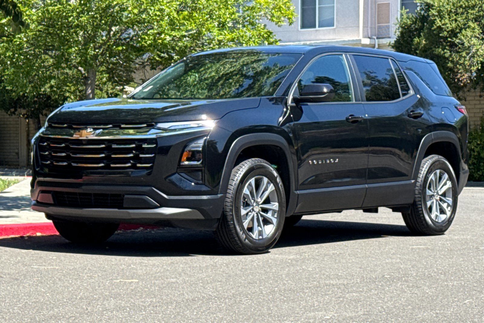 Used 2026 Chevrolet Equinox LT AWD/4WD image 9