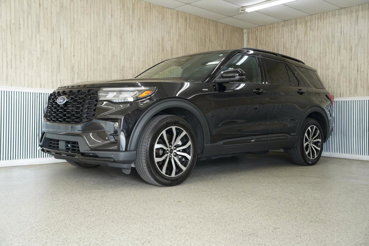 Used 2025 Ford Explorer ST-Line AWD/4WD image 4