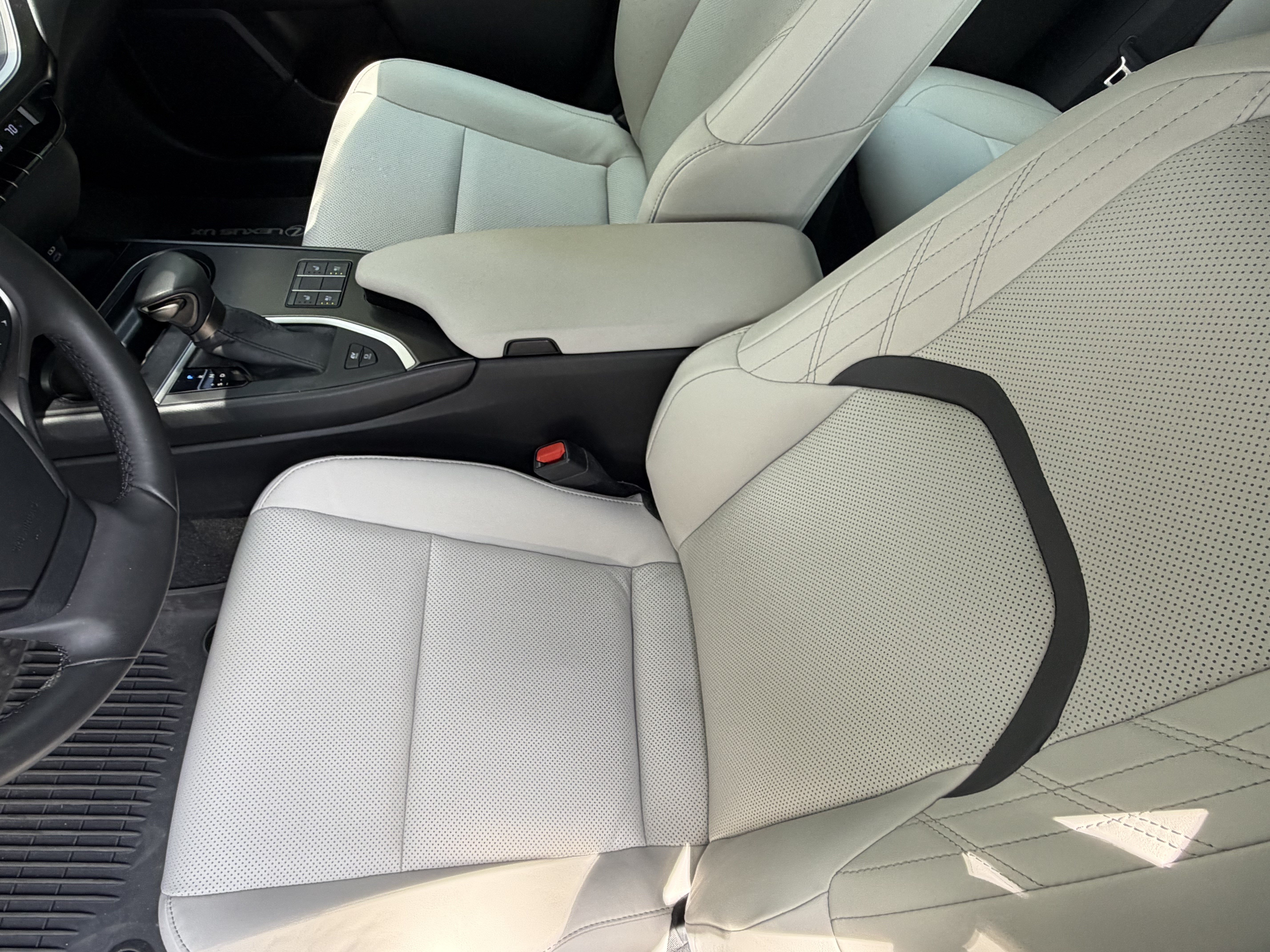 Used 2024 Lexus UX 250h F Sport FWD image 16
