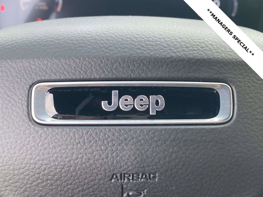 New 2025 Jeep Grand Cherokee Altitude image 30